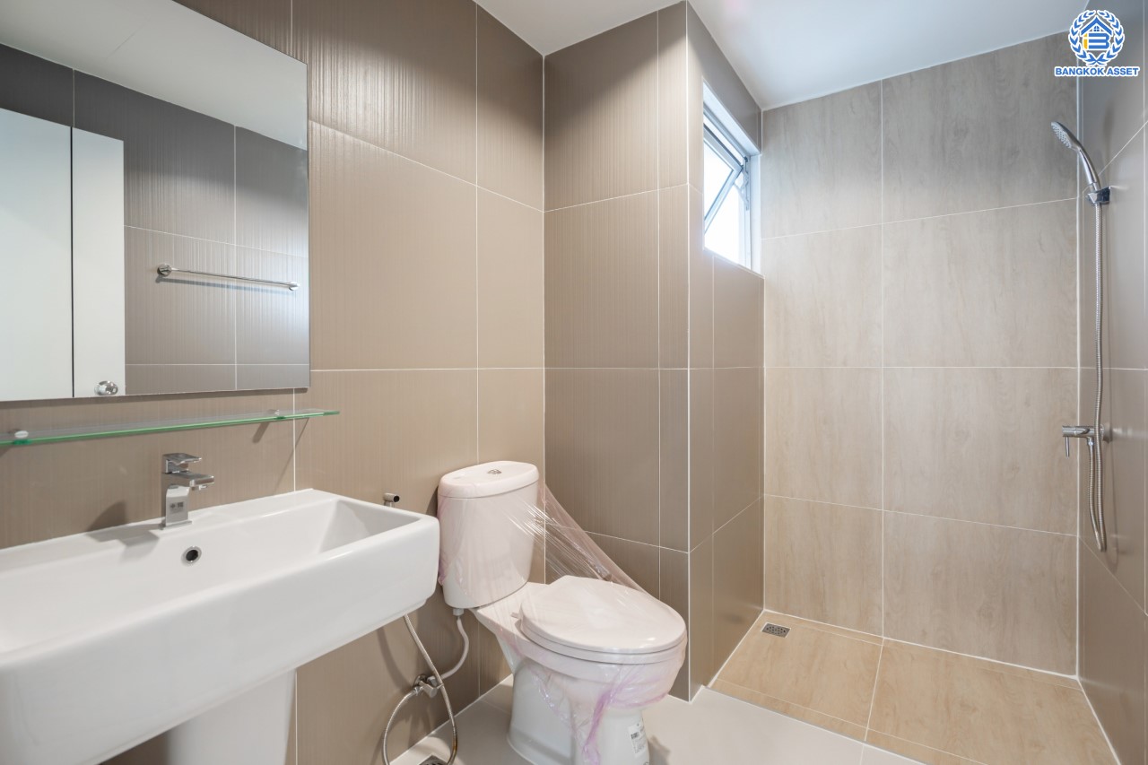 บ้านมือสองตกแต่งใหม่ ม.ธนาสิริ ปิ่นเกล้า-ราชพฤกษ์ เนื้อที่ 37.5 ตร.ว. บ้านแฝดหลังใหญ่ ตอบโจทย์ทุกการอยู่อาศัย ฟังก์ชัน 3 ห้องนอน 3 ห้องน้ำ 2 ที่จอดรถ บนทำเลติดถนนราชพฤกษ์ ใกล้วงเวียนพระราม5 รถไฟฟ้า "สถานีบางรักน้อยท่าอิฐ" และ จุดทางด่วน "กาญจนาภิเษก"